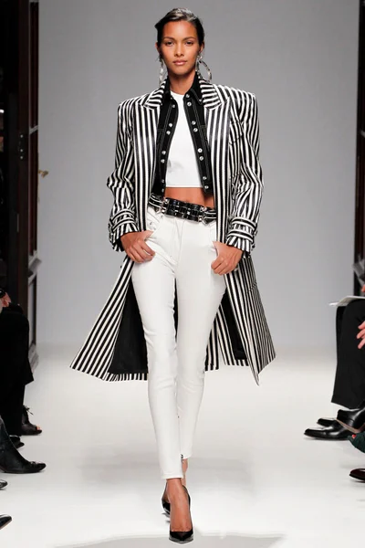 Look 15